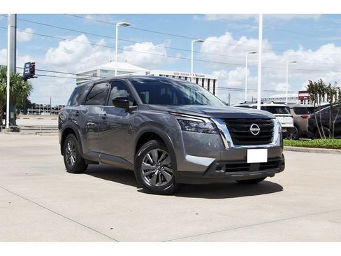 Used 2024 Nissan Pathfinder S image 1