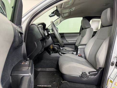 Used 2020 Toyota Tacoma SR w/ SX Package AWD/4WD image 4