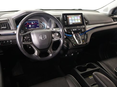 Used 2024 Honda Odyssey Elite image 2