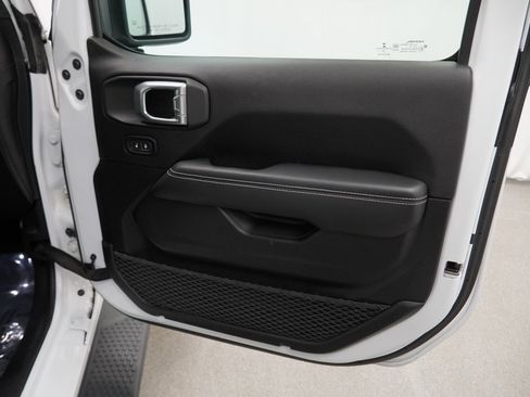 Used 2019 Jeep Wrangler Unlimited Sahara w/ Cold Weather Group image 47