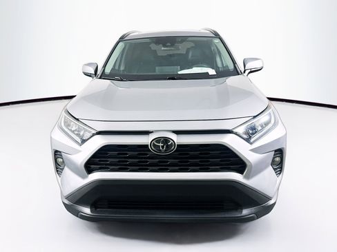 Used 2020 Toyota RAV4 XLE Premium image 2