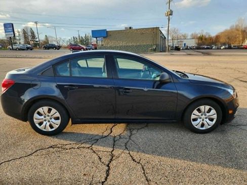 Used 2016 Chevrolet Cruze LS image 3