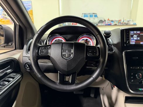 Used 2019 Dodge Grand Caravan SXT image 54
