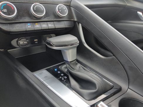 Used 2025 Hyundai Elantra SE FWD image 26