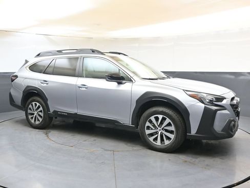 Certified 2025 Subaru Outback Premium AWD/4WD image 7