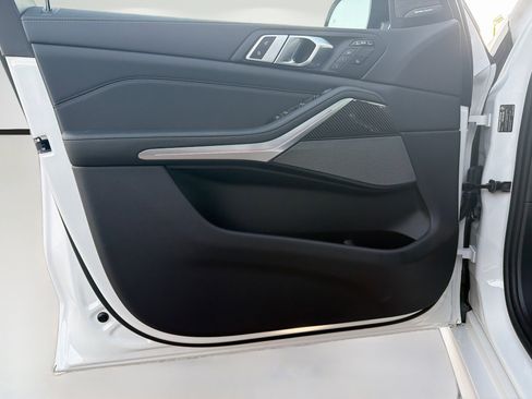 New 2026 BMW X7 M60i w/ Climate Comfort Package image 24