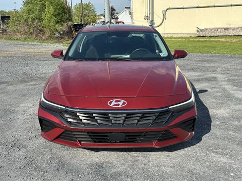 Used 2024 Hyundai Elantra SEL w/ Convenience Package FWD image 3