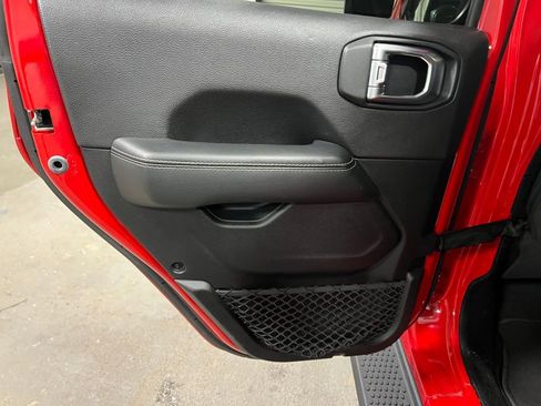 Used 2020 Jeep Wrangler Unlimited Sahara image 16