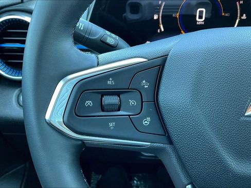 Used 2025 Chevrolet Trax LT w/ Sunroof Package FWD image 10