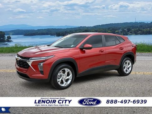 Used 2024 Chevrolet Trax LS w/ LS Convenience Package FWD image 7