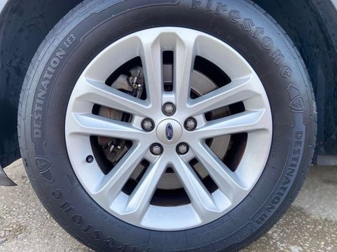 Used 2016 Ford Explorer XLT w/ Equipment Group 202A FWD image 9