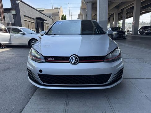 Used 2017 Volkswagen GTI SE image 2