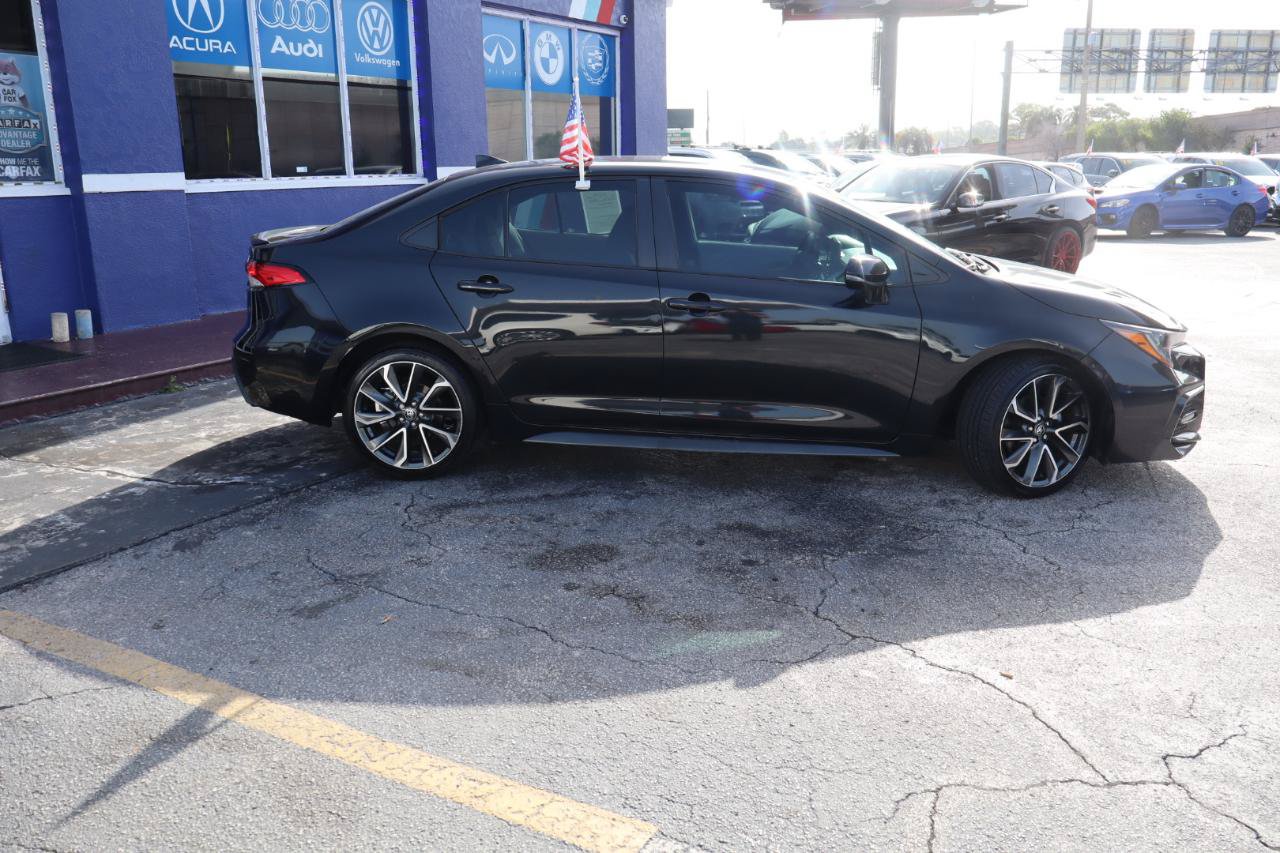 Used 2022 Toyota Corolla SE FWD image 2