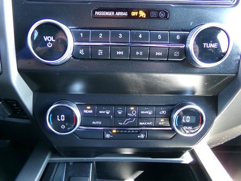Used 2020 Ford Expedition XLT AWD/4WD image 24