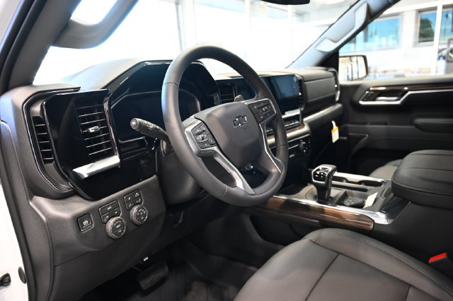 New 2026 Chevrolet Silverado 1500 RST w/ Redline Edition AWD/4WD image 23