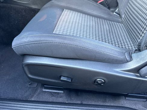 Used 2015 Dodge Challenger SXT image 13