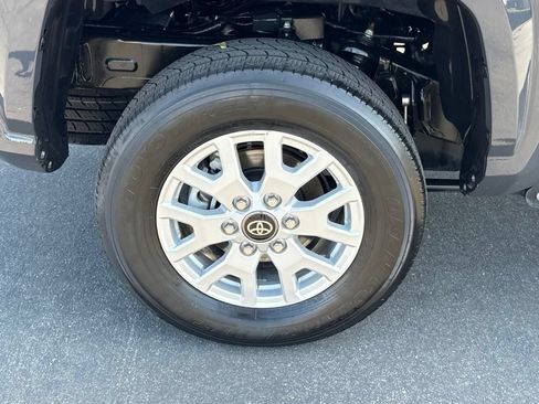 Certified 2024 Toyota Tacoma SR5 w/ SR5 Upgrade Package AWD/4WD image 14