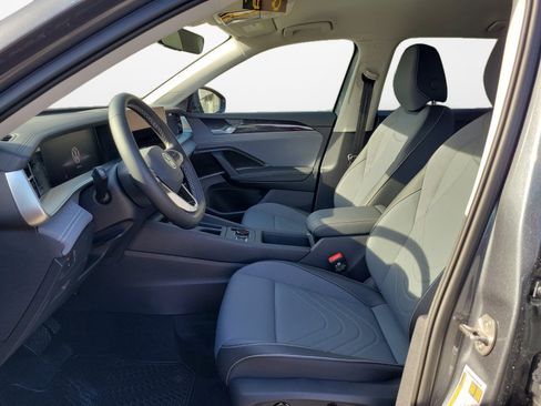 New 2026 Volkswagen Tiguan SE image 9