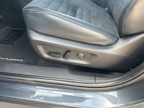Used 2025 Mitsubishi Outlander SE AWD/4WD image 17