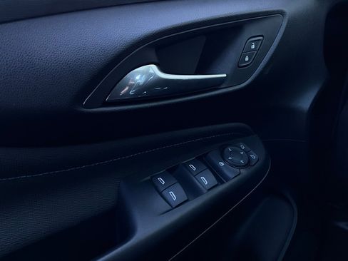 Used 2025 Buick Envista Sport Touring image 19