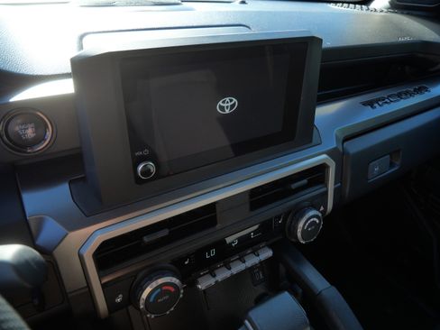 Certified 2024 Toyota Tacoma SR5 AWD/4WD image 23