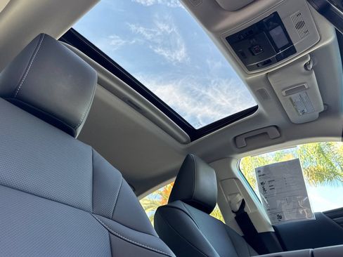 Certified 2025 Lexus ES 300h w/ Premium Package FWD image 19