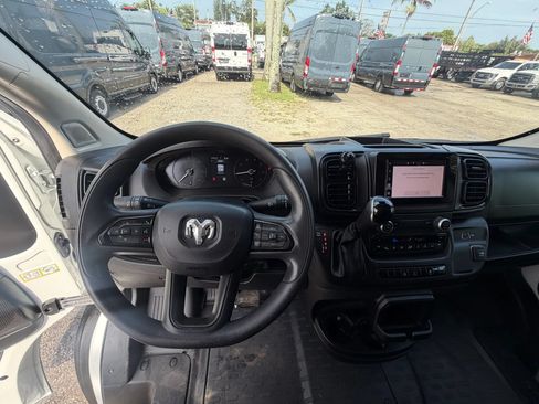 Used 2025 RAM ProMaster 2500 w/ Convenience Group FWD image 14