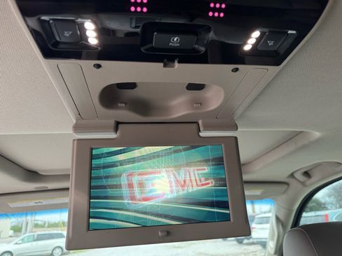 Used 2017 GMC Yukon SLT w/ Open Road Package image 18