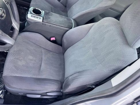 Used 2014 Toyota Prius V Five image 21