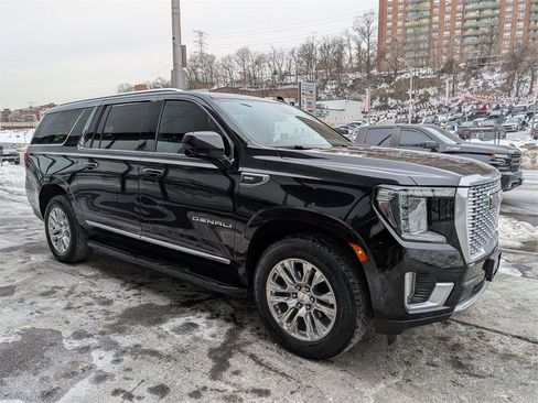 Used 2023 GMC Yukon XL Denali image 5