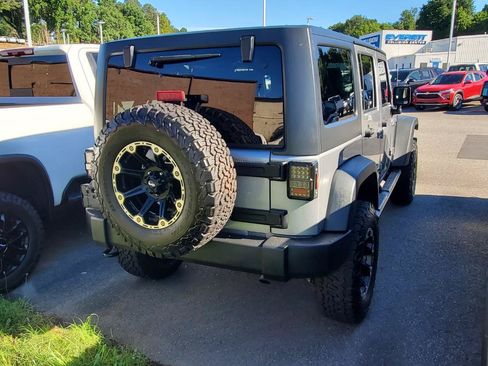 Used 2013 Jeep Wrangler Unlimited Sport AWD/4WD image 9