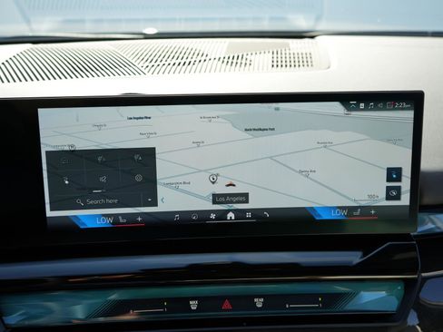 Used 2025 BMW i5 eDrive40i image 23