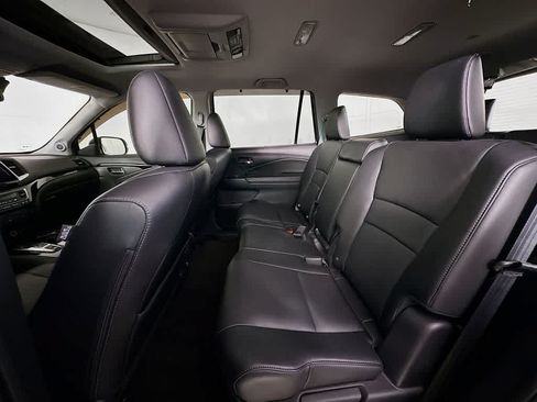 Used 2016 Honda Pilot Touring image 14