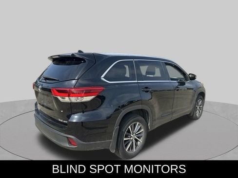 Used 2019 Toyota Highlander XLE AWD/4WD image 3