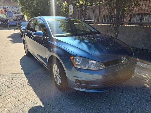 Used 2015 Volkswagen Golf S FWD image 3
