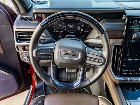 Used 2025 GMC Yukon Denali Ultimate image 19