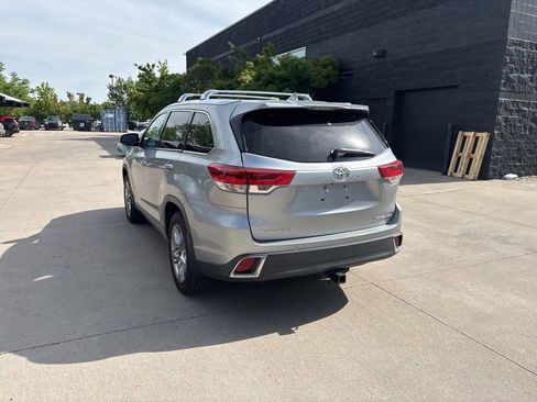 Used 2019 Toyota Highlander Limited AWD/4WD image 3