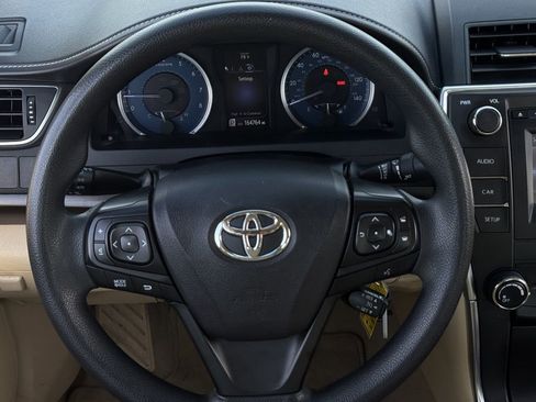 Used 2016 Toyota Camry LE FWD image 13
