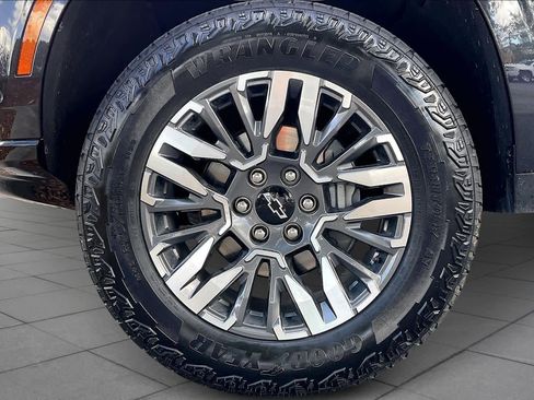 Certified 2025 Chevrolet Tahoe Z71 w/ Comfort Package AWD/4WD image 10
