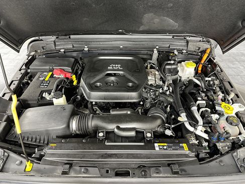 Used 2021 Jeep Wrangler Sahara w/ Cold Weather Group image 32