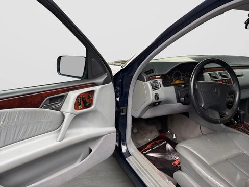 Used 1999 Mercedes-Benz E 320 Sedan image 11