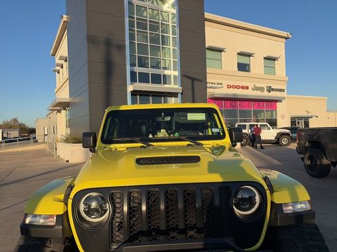 Used 2023 Jeep Gladiator Mojave w/ Cold Weather Group image 5