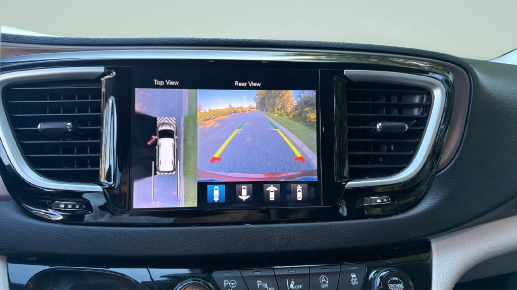Used 2019 Chrysler Pacifica Touring-L w/ Advanced Safetytec Group FWD image 18