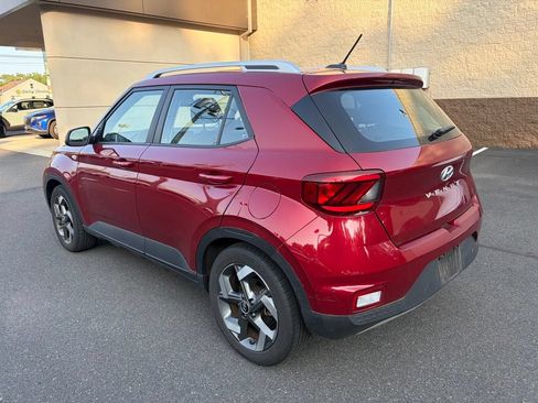 Used 2023 Hyundai Venue SEL FWD image 8