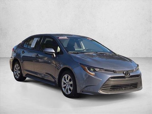 Used 2023 Toyota Corolla LE image 3