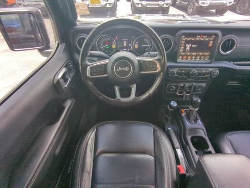 Used 2022 Jeep Wrangler Unlimited Sahara w/ Cold Weather Group AWD/4WD image 18