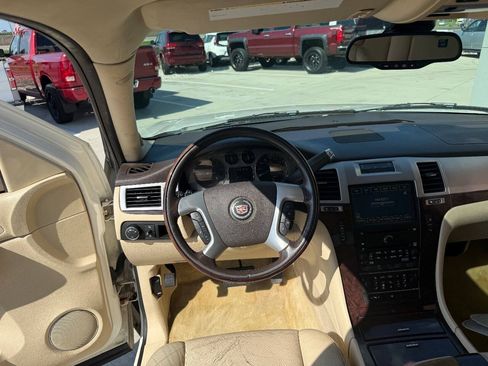 Used 2007 Cadillac Escalade EXT w/ Information Package AWD/4WD image 11