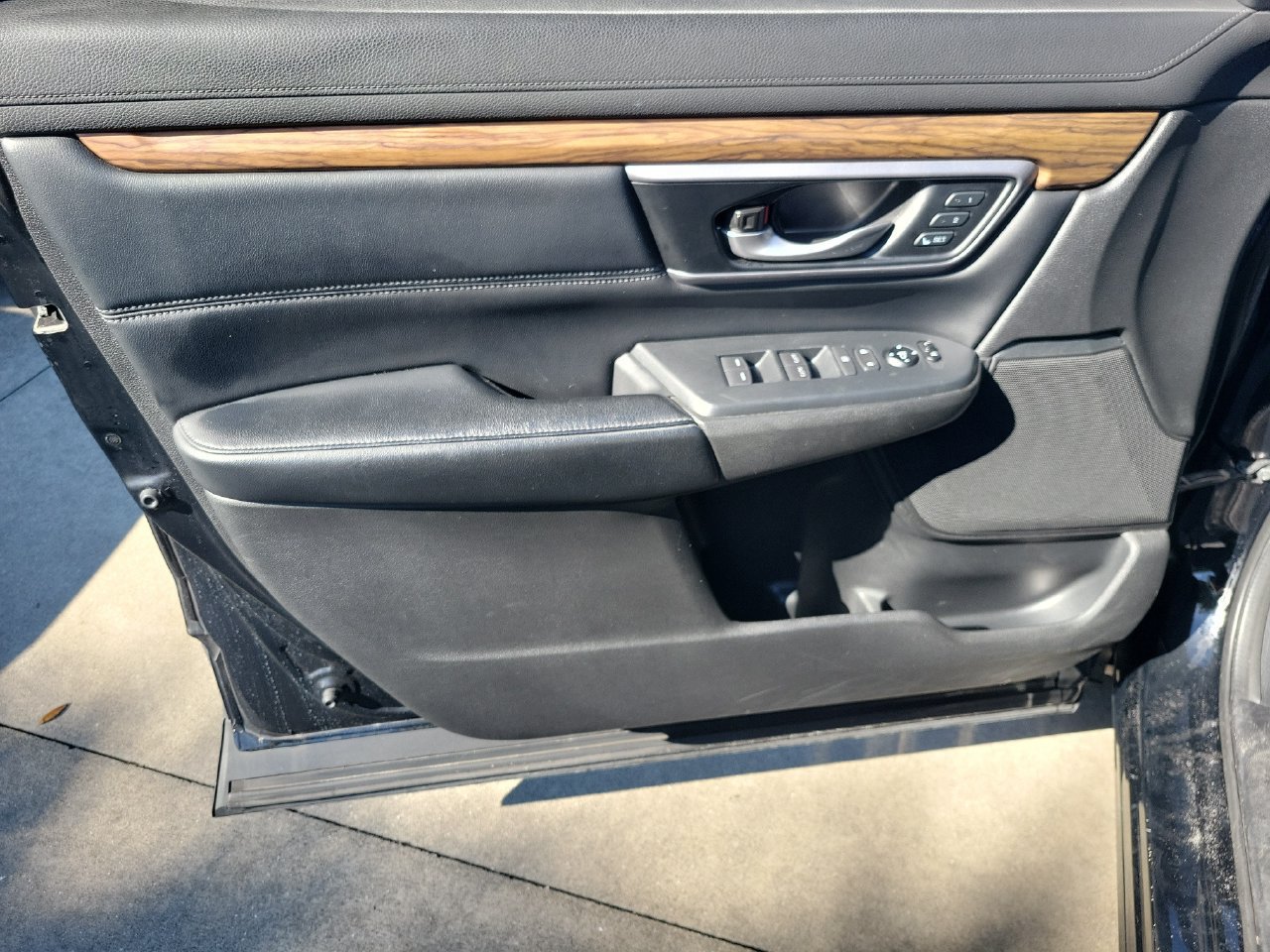 Used 2017 Honda CR-V Touring image 14