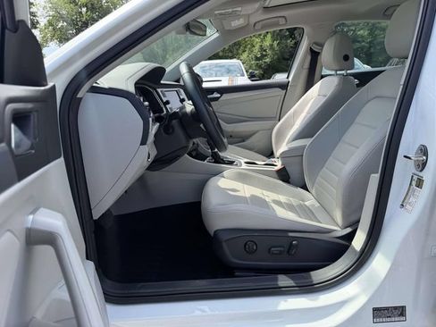 Used 2023 Volkswagen Jetta SE FWD image 8