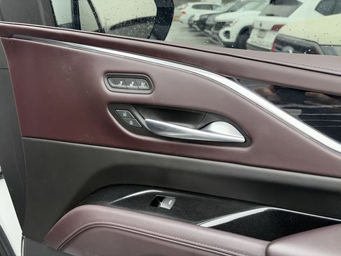 Used 2023 Cadillac Escalade ESV V w/ LPO, ONYX Package image 33